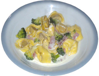 Fertig: Tortellini mit Brokkoli in Schinken-Käse Sauce